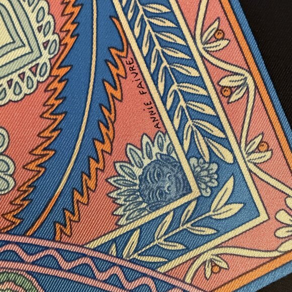 New NWT HERMES Tapis de Selle Black Rose Multi 90 cm Silk Square Scarf Box RARE - Picture 8 of 16
